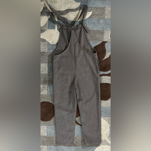 Miou Muse Boxy Button Strap Nubby Weave Linen Blend Cropped Overalls in Cement - Picture 4 of 5